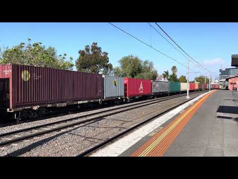 Pacific National NR60 NR74 4MA5 train Middle Footscray station