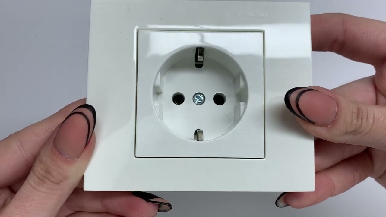 Розетка одинарная с/з OVIVO Grano белый (400-010300-217)