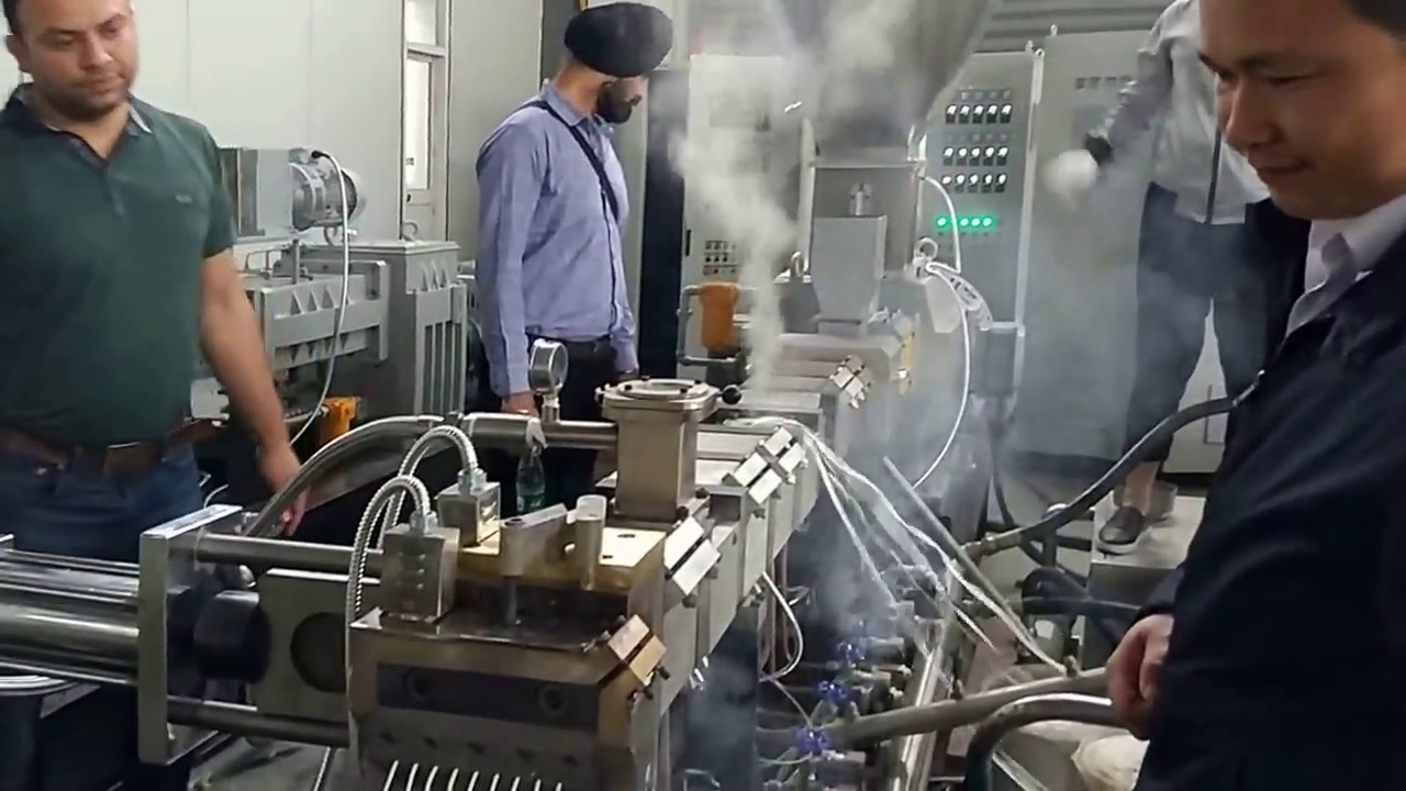 China water cooling plastic compounding parallel co-rorating twin screw extruder price