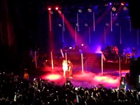 4Nov married me! Drake & Florence (and the Machine)  - Fireworks - Live at Hammersmith Apollo London