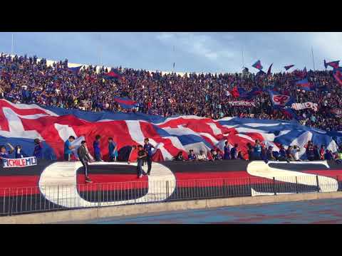 "Los de Abajo, carnaval azul y rojo previa salida del Leon" Barra: Los de Abajo • Club: Universidad de Chile - La U
