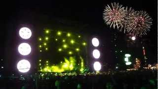 Armin van Buuren -- We Are Here To Make Some Noise (Maison & Dragen Remix) Live @ EDC Las Vegas 2012