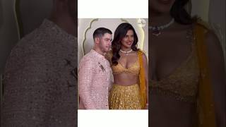 Download lagu Priyanka Chopra Jonas and Nick Jonas at the grand wedding celebrations of Anant Ambani and Radhika. mp3
