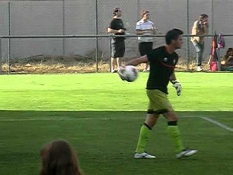 Andrés Fernandez, portero de Osasuna, preparándose en Lakunza 2011 (Osasuna 3 - Numancia 2)