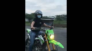 Download lagu Supermoto Cantik Wheelie || story Wa keren mp3 Download lagu Supermoto Cantik Wheelie || story Wa keren mp3