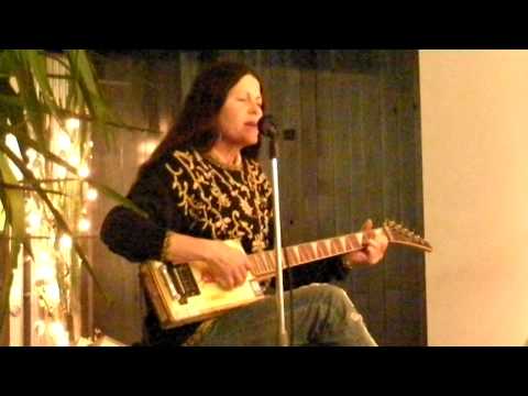 CIGAR BOX GUITARS, FEATURING ROXANNE CAMPBELL