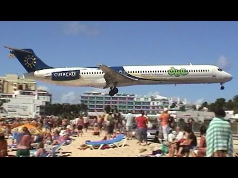 Amazing Plane landing and take-off foota