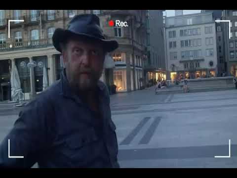 Boer Frans en kleine Frans Dagboekvideo's - Man Bijt Hond