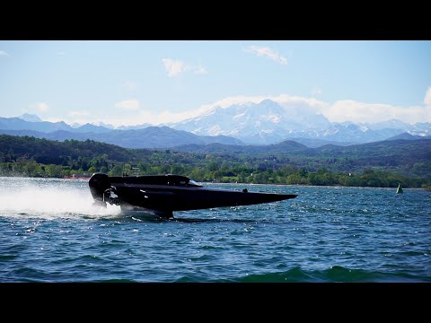Alla scoperta delle superbarche elettriche che nascono sul Lago Maggiore