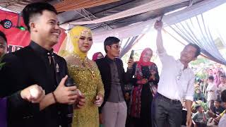 Download lagu live panggung resepsi pernikahan Zia paku ,yang penuh haru terlanjur sayang cipt.muhsinin Rafi mp3 Download lagu live panggung resepsi pernikahan Zia paku ,yang penuh haru terlanjur sayang cipt.muhsinin Rafi mp3