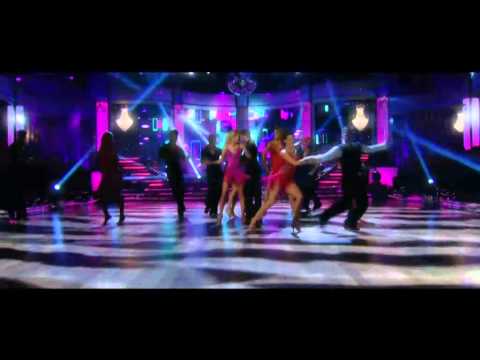 Öppningsnumret - proffsdansarna plus juryn - Let's Dance (TV4)