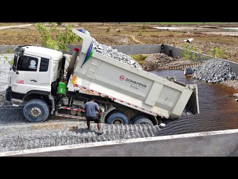 O.M.G Be Watchful Incredible Landfill! Dump Truck 25.5Ton Back Uploading OVERTURNED Rescue by Dozer!