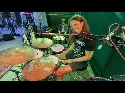 All In – live 8/21