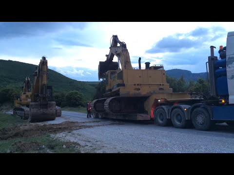 Trasporting The Caterpillar 245B Excavator By Side - Fasoulas Heavy Transports