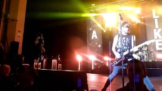 All Time Low - A Love Like War (Feat. Jenna McDougall from Tonight Alive)