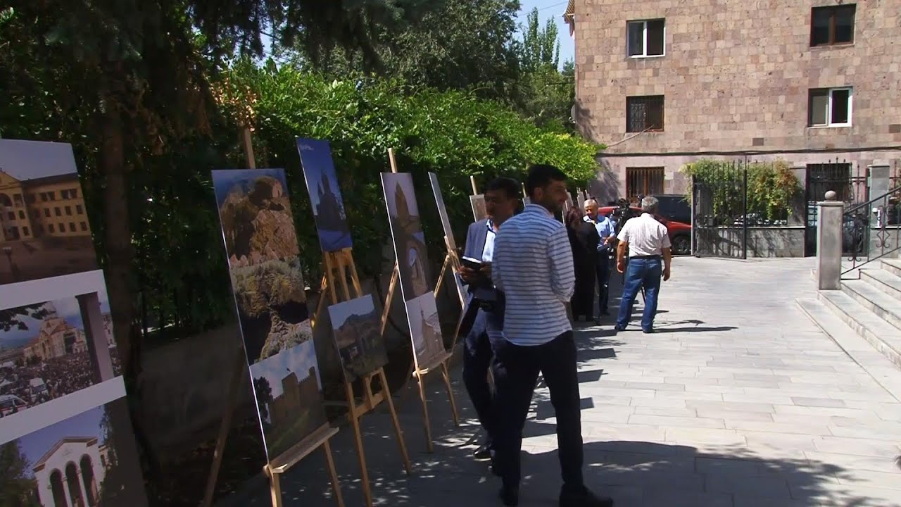 #Ուղիղ. Արցախի անկախության օրն է. Ի՞նչ է կատարվում Արցախի ներկայացչության դիմաց