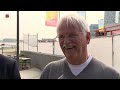 Gouden speldjes voor bestuursleden Bevrijdingsfestival Flevoland