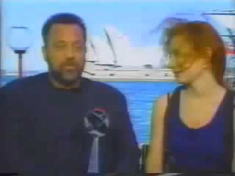 Tori Amos Gives Award to Billy Joel in Australia
