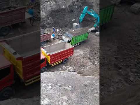 raungan mesin hino dutro muat pasir 14 kubik #hinodutro#muatpasir#shorts