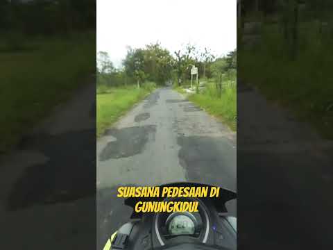 Nikmati suasana pedesaan yang menenangkan di Wonosari, Gunungkidul, Jogjakarta. Siap untuk liburan yang berbeda? 🌾🌅