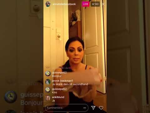 Anna Book försöker sälja trosor!