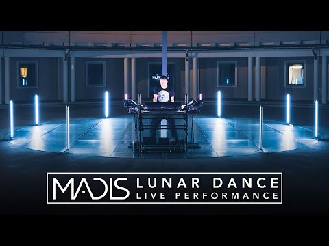 Madis - Lunar Dance (Live Performance)