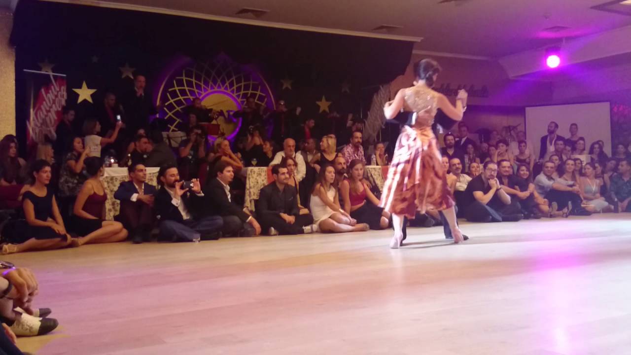 Fabian Peralta & Josefina Bermudez. (Soloist P. Martinez Pey) ( Orquestra La Juan D'Arienzo Live)