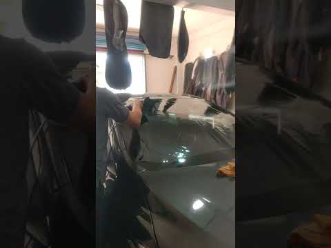 colocando película com talco no parabrisa, veja como coloca Insulfilm com talco no parabrisa