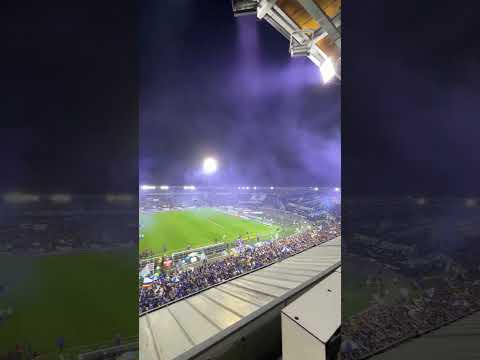 "Recibimiento de Blue Rain y Comandos Azules - Millonarios vs Atlético Nacional" Barra: Blue Rain &bull; Club: Millonarios &bull; País: Colombia