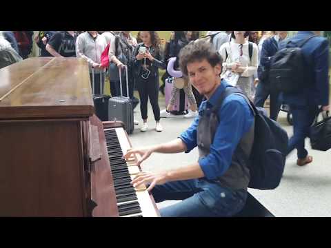 Thomas Krüger – Crazy Piano Medley at St. Pancras London