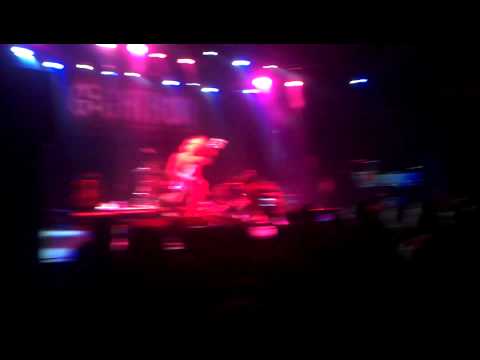 Gigatron - Poseso (Mundo Idiota 2012)