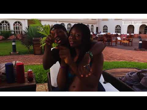 La folie de l'anniversaire de Cool Fawa avec ces co-equipiers du groupe (2018)