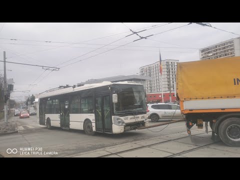 Troleibuzul Irisbus Citelis 5307 tractat de B 89 MKN intrând pe Bd. Timișoara spre Depoul Bujoreni