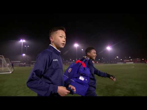 Gui (13) uit China traint met Alphense Boys