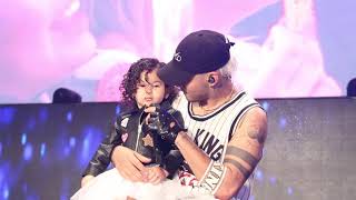 CNCO - Richard brings daughter on stage for Fan Enamorada - Orlando March 2, House of Blues