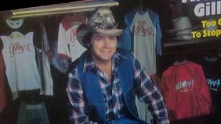 Mickey Gilley - Right Side Of The Wrong Bed