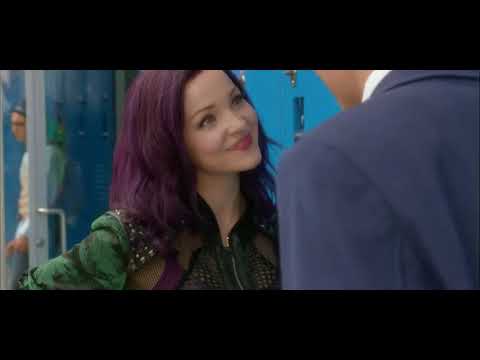descendants - Mal gives ben a special cookie
