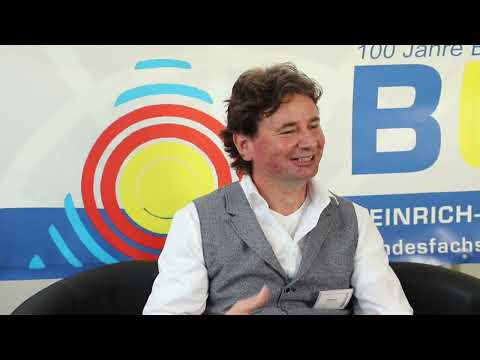 Planungsbürochef Hauswirth erklärt den Einsatz von BUFA-Technikern