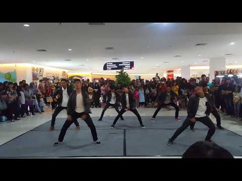 171112 CMC #18 Red Bullet Cover INFINITE