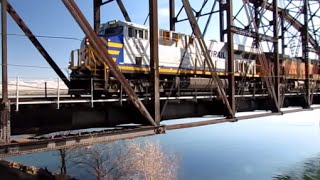 preview picture of video 'Interesting lashup crosses Columbia River into Pasco Washington.'