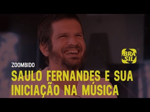 Saulo Fernandes conta como foi iniciado na música pela família | Zoombido com Paulinho Moska