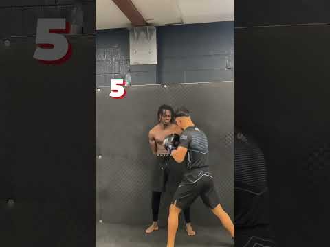 Este chico comprobó que pelador aguanta más su golpes 😯👊 #shorts #luchalibre #mma