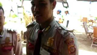 preview picture of video 'Bali - Tourist police parla di Valentino Rossi'