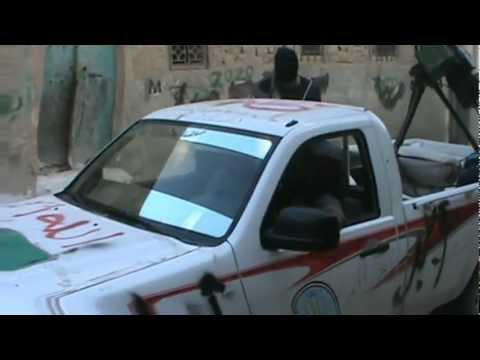 تجمع مقاتلي كتيبة ثوار الشعيطات للمشاركة في معركة السيطرة على حاجز غسان عبود في حي الحميدية في مدينة دير الزور