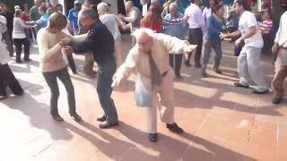 ...BAILANDO ROCK AND ROLL; porque el espíritu, denota la edad...