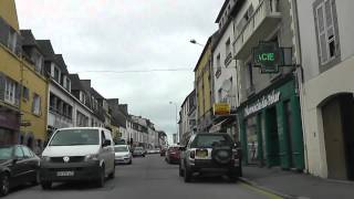 preview picture of video 'Driving Along Avenue du Général de Gaulle & Rue des Martyrs, Carhaix-Plouguer, Finistère, France'