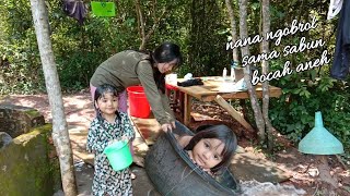 Download lagu NANA MANDI DI SUMUR TENGAH HUTAN! NANA JADI ANAK KAMPUNG SERU BANGET (KEBANGGAANBANGSAVLOQ) mp3 Download lagu NANA MANDI DI SUMUR TENGAH HUTAN! NANA JADI ANAK KAMPUNG SERU BANGET (KEBANGGAANBANGSAVLOQ) mp3