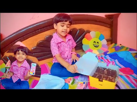 Aaiman bought chocolate cake