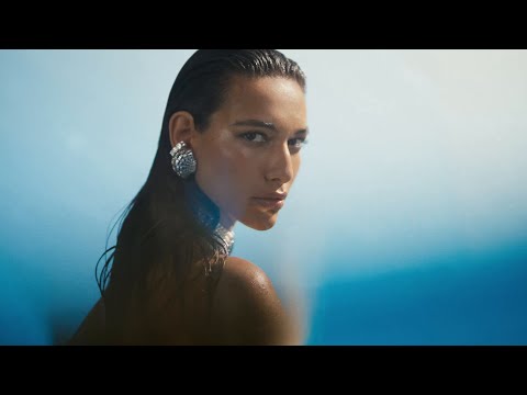 「レッツ・ダンス」プレゼンターのヴィクトリア・スワロフスキーがビキニ姿を披露