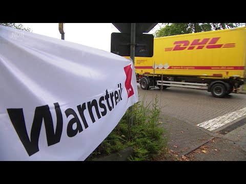Erste Warnstreiks der Post Mitarbeiter in Hamburg Altona